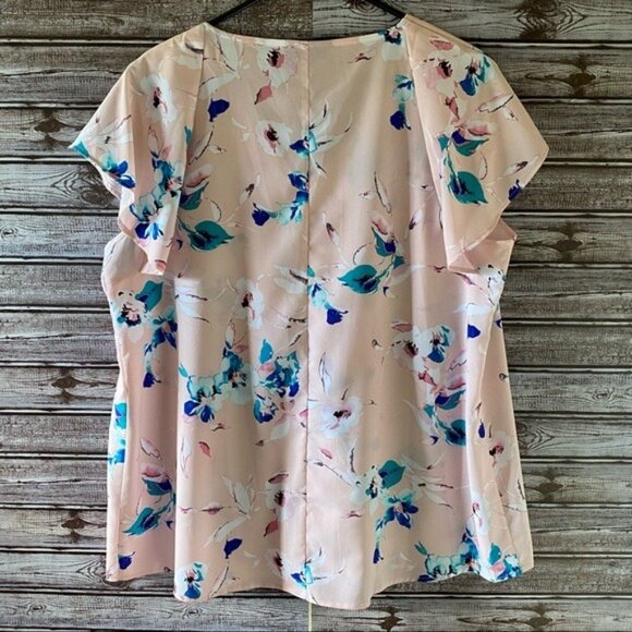 NWT Lane Bryant Women's Floral Print Blouse Size 16 - Picture 2 of 9